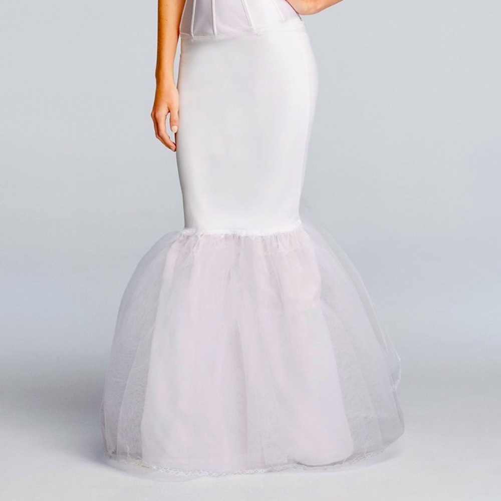NWT DAVID’S BRIDAL TRUMPET SLIP